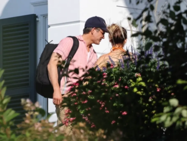 superstar-couple-blake-lively-ryan-88267000