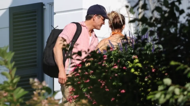 superstar-couple-blake-lively-ryan-88267000