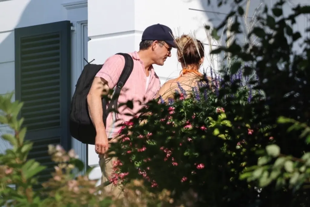 superstar-couple-blake-lively-ryan-88267000